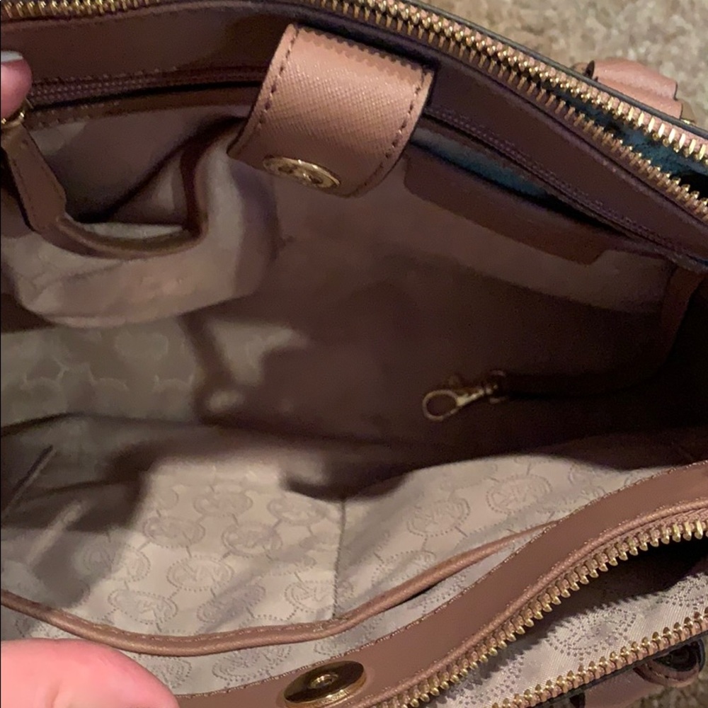 Michael Kors purse - Picture 4 of 5